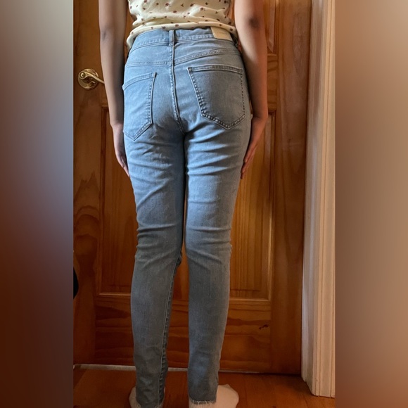 Skinny high rise ripped jeans - Picture 3 of 3